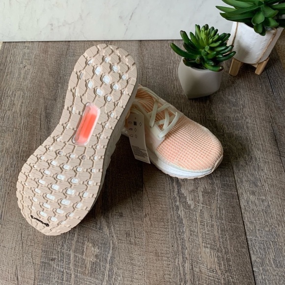 adidas UltraBOOST 19 Glow Cleora - Picture 8 of 8